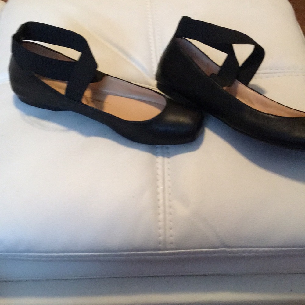 “JESSICA SIMPSON LEATHER FLATS”